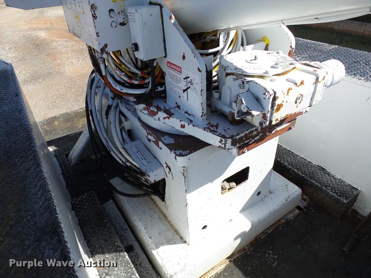 image for item DB4211 2001 International 4700 bucket truck