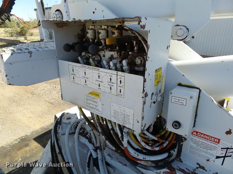 image for item DB4211 2001 International 4700 bucket truck