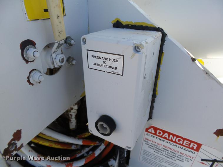 image for item DB4211 2001 International 4700 bucket truck