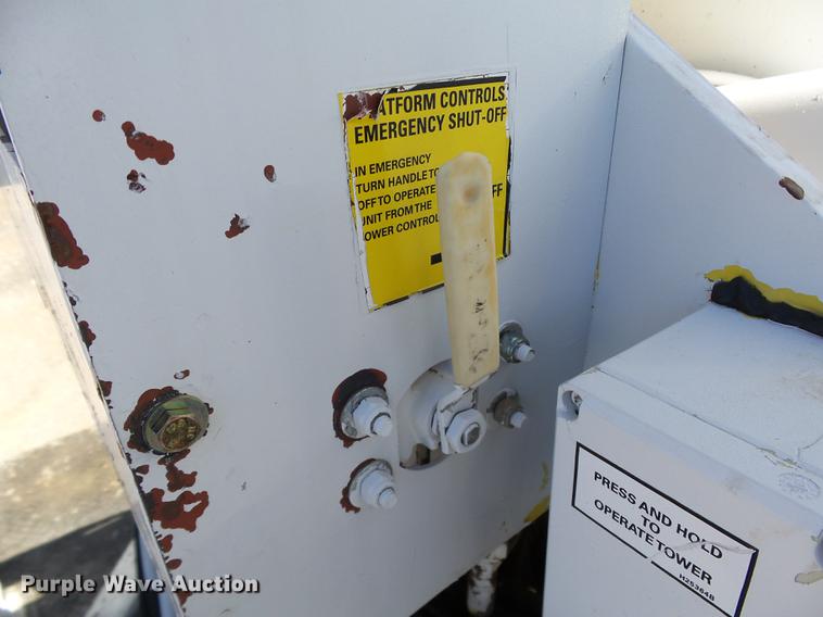 image for item DB4211 2001 International 4700 bucket truck