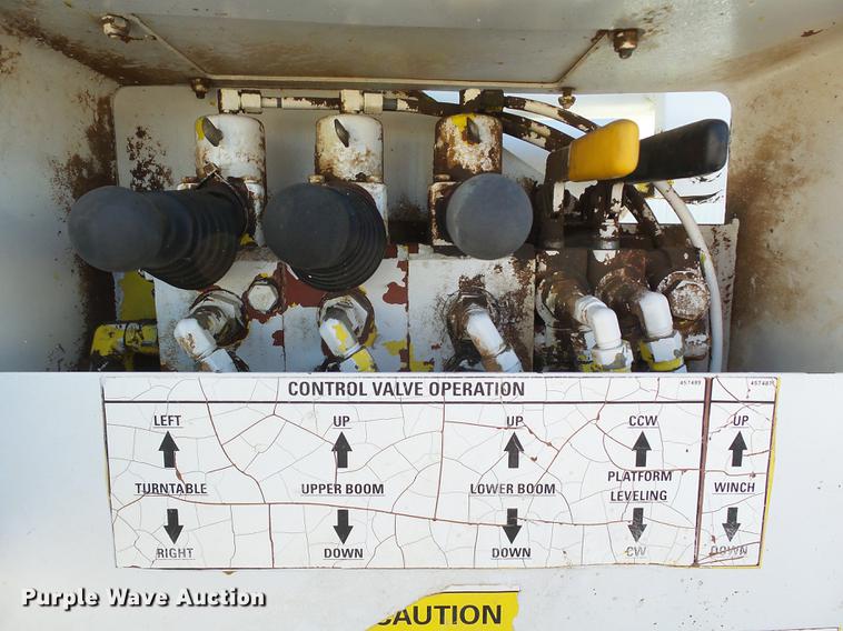 image for item DB4211 2001 International 4700 bucket truck