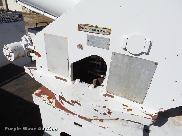 image for item DB4211 2001 International 4700 bucket truck