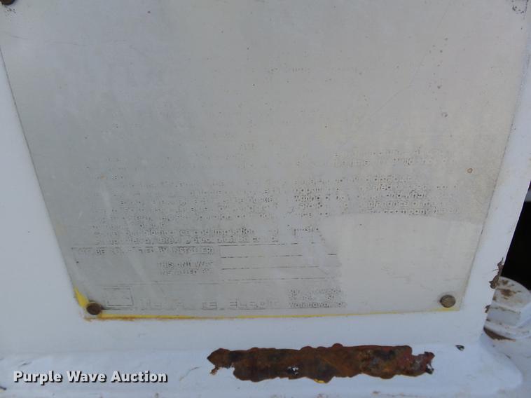 image for item DB4211 2001 International 4700 bucket truck