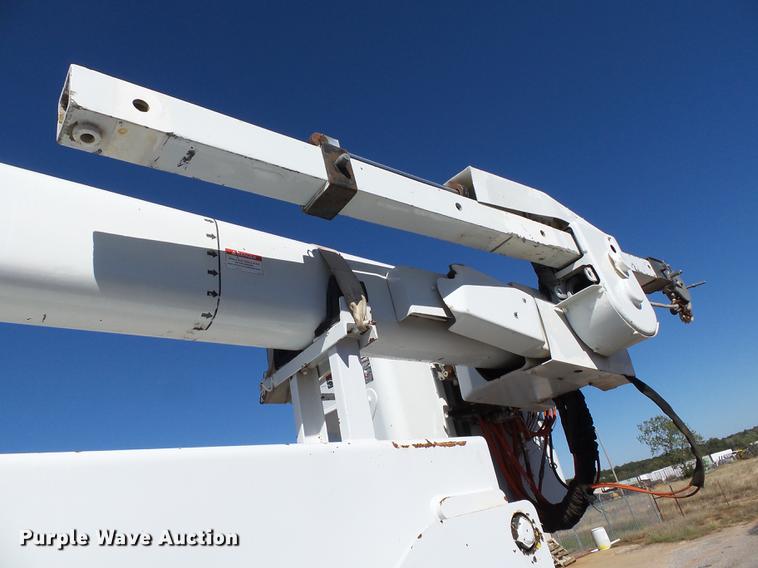 image for item DB4211 2001 International 4700 bucket truck