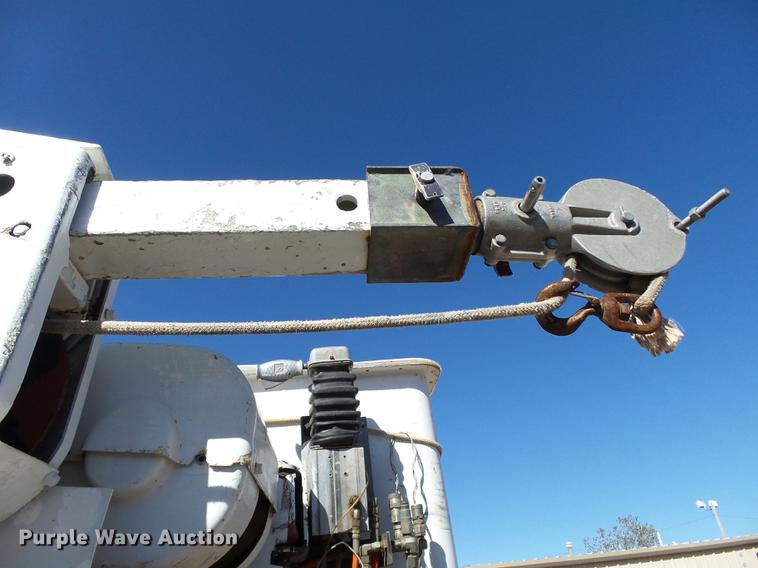 image for item DB4211 2001 International 4700 bucket truck