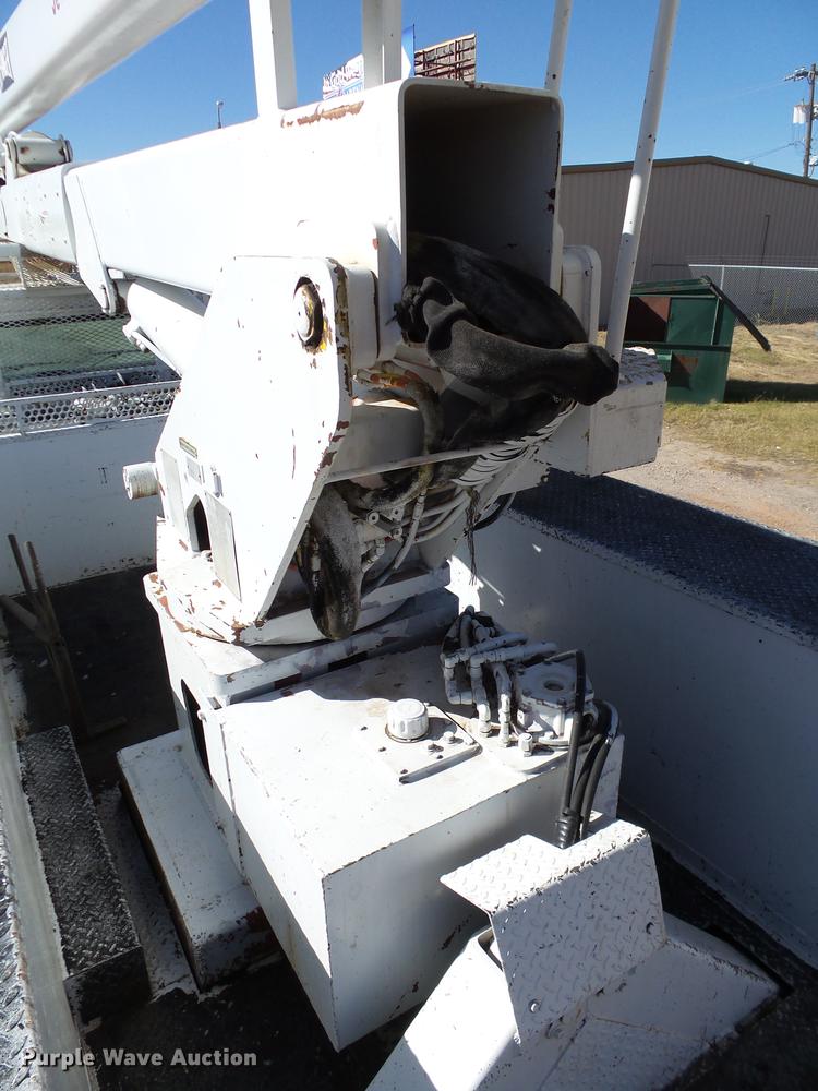 image for item DB4211 2001 International 4700 bucket truck