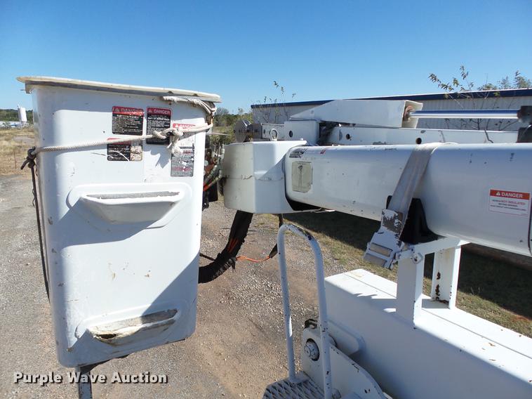 image for item DB4211 2001 International 4700 bucket truck