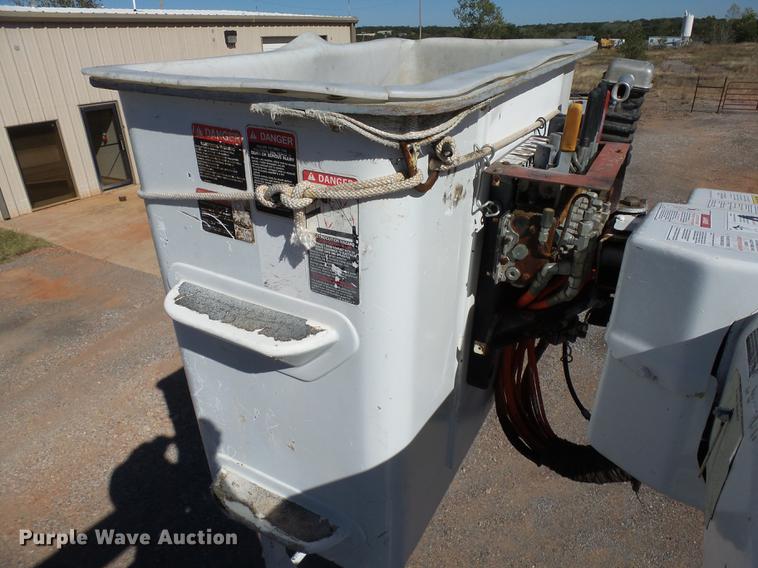 image for item DB4211 2001 International 4700 bucket truck