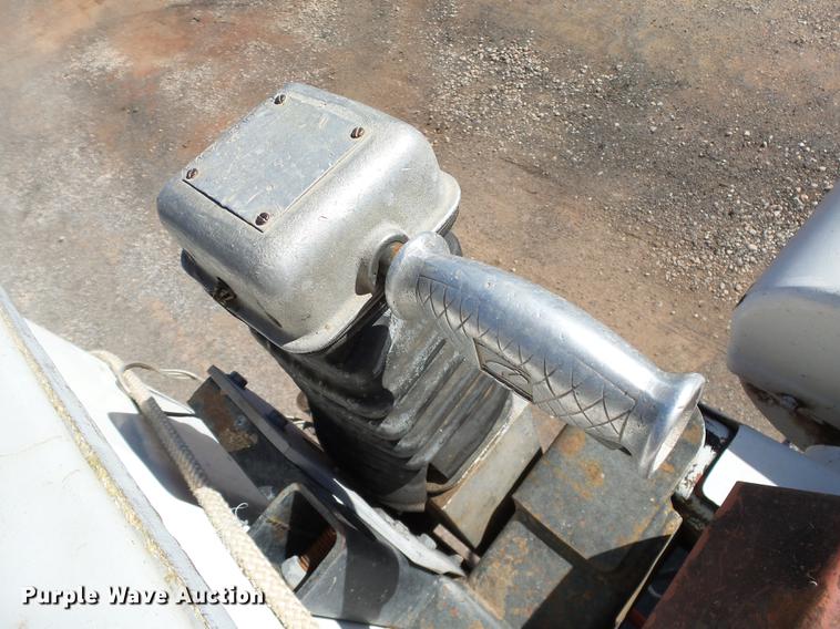 image for item DB4211 2001 International 4700 bucket truck