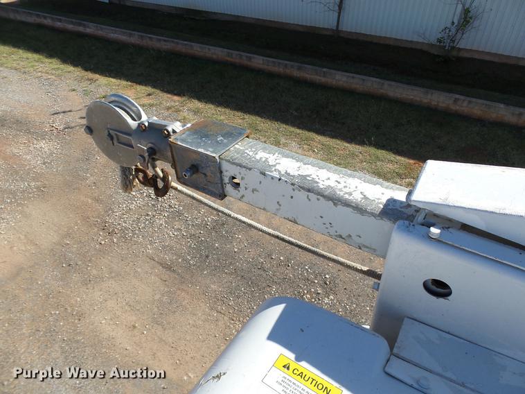 image for item DB4211 2001 International 4700 bucket truck