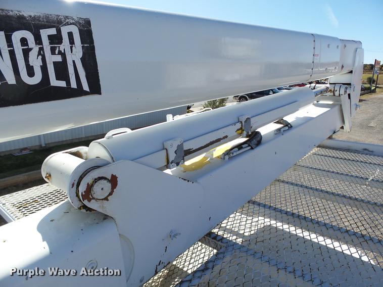 image for item DB4211 2001 International 4700 bucket truck