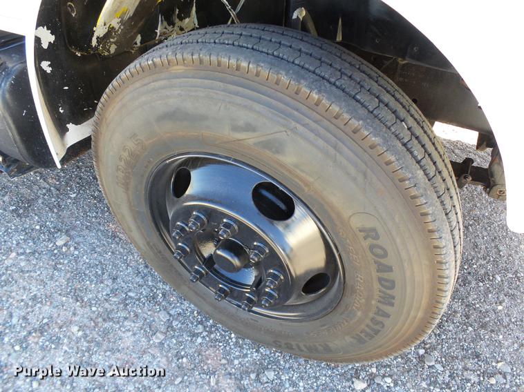 image for item DB4211 2001 International 4700 bucket truck