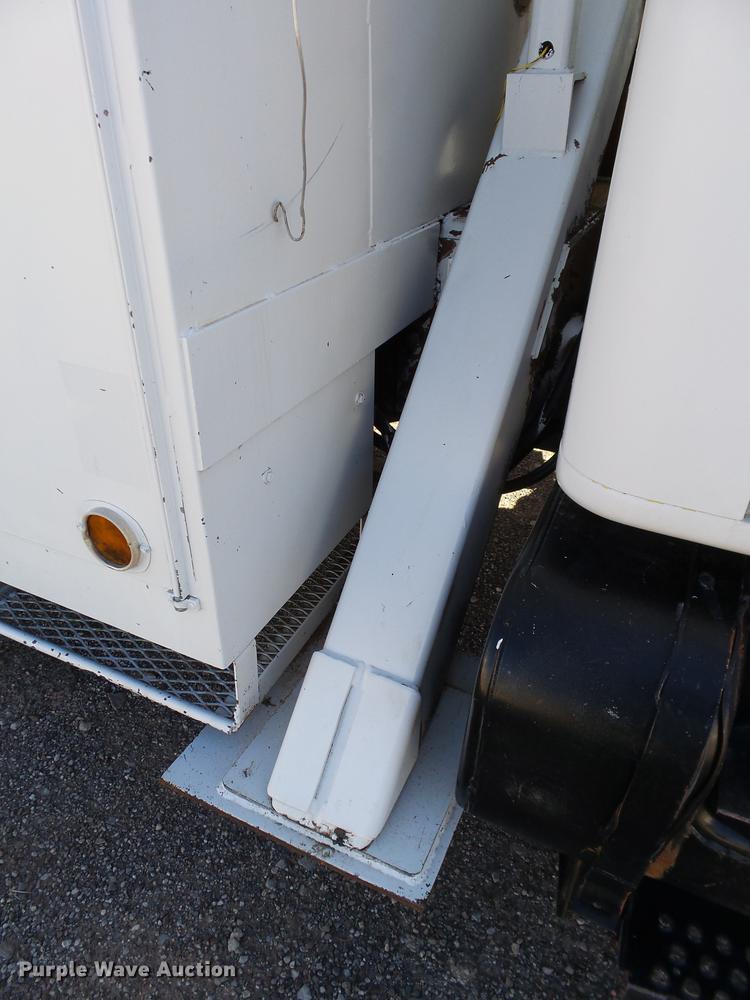 image for item DB4211 2001 International 4700 bucket truck