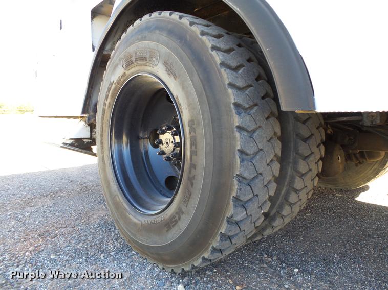 image for item DB4211 2001 International 4700 bucket truck