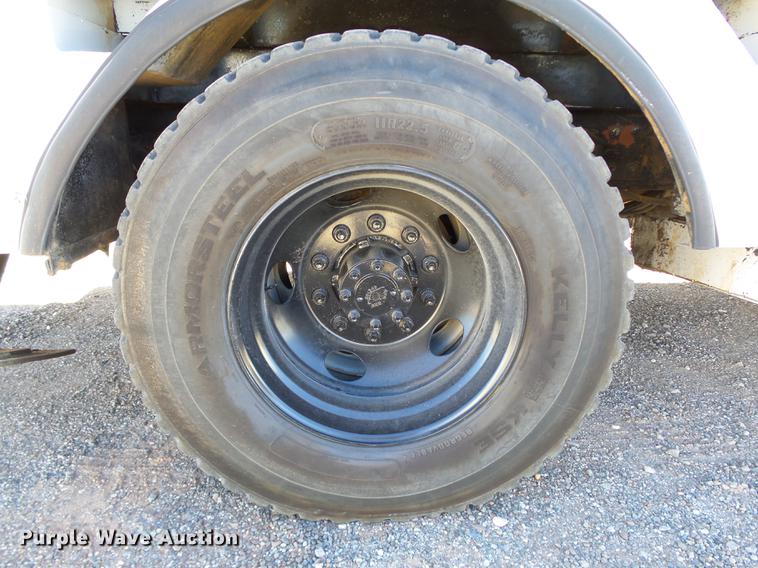 image for item DB4211 2001 International 4700 bucket truck