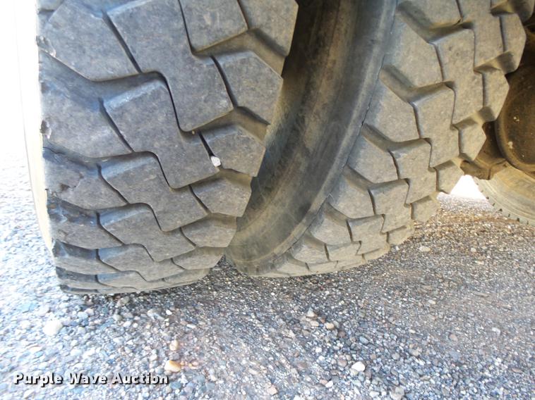 image for item DB4211 2001 International 4700 bucket truck