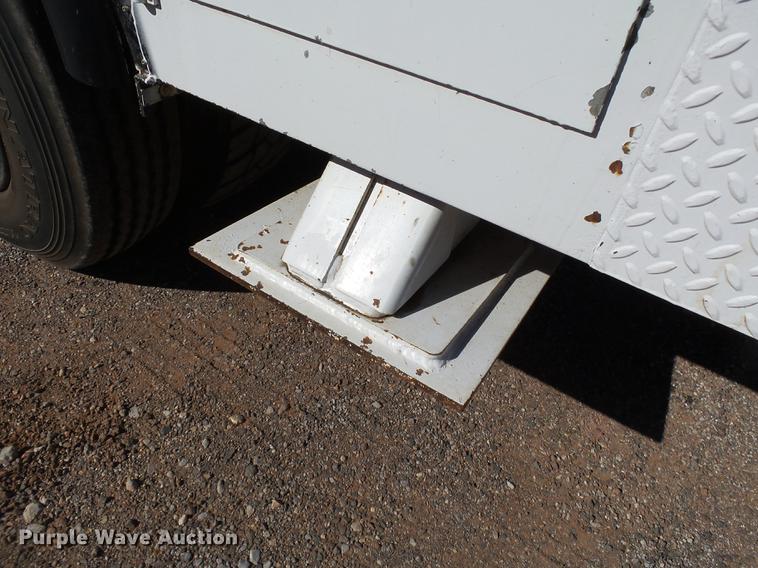 image for item DB4211 2001 International 4700 bucket truck