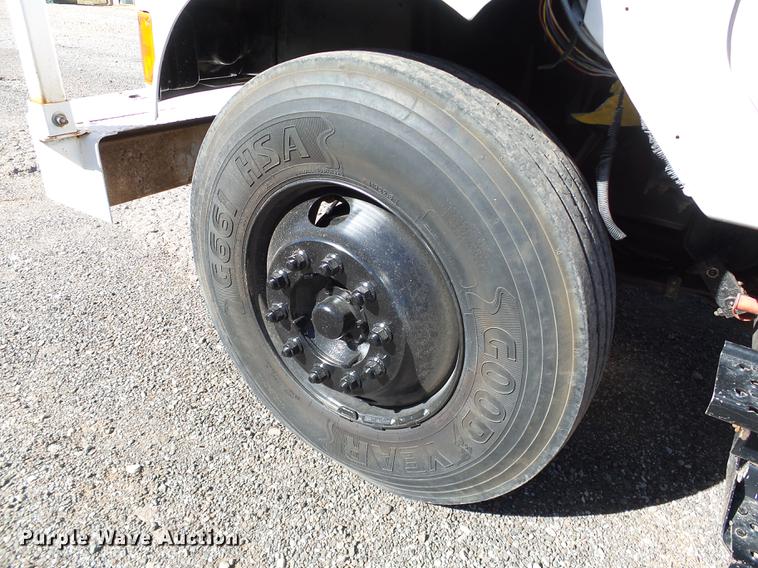 image for item DB4211 2001 International 4700 bucket truck