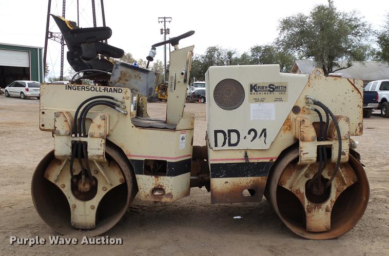 image for item DB4223 Ingersoll Rand DD24 double drum vibratory roller
