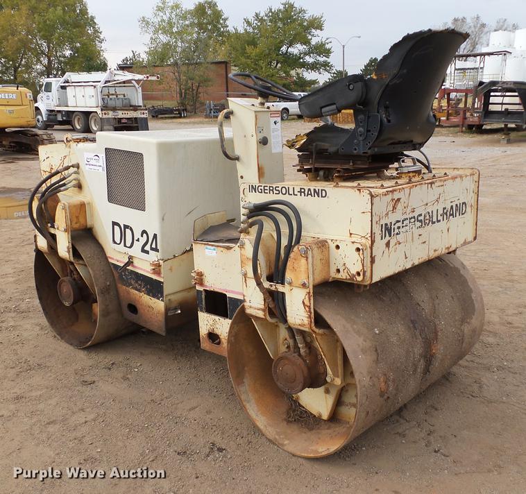 image for item DB4223 Ingersoll Rand DD24 double drum vibratory roller