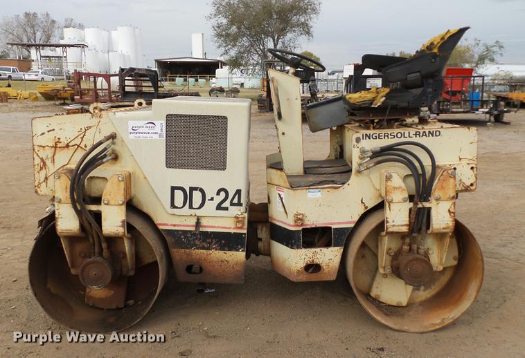 image for item DB4223 Ingersoll Rand DD24 double drum vibratory roller