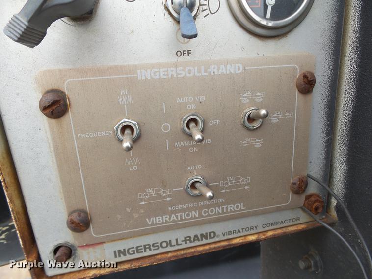image for item DB4224 1988 Ingersoll Rand DD90 double drum vibratory roller