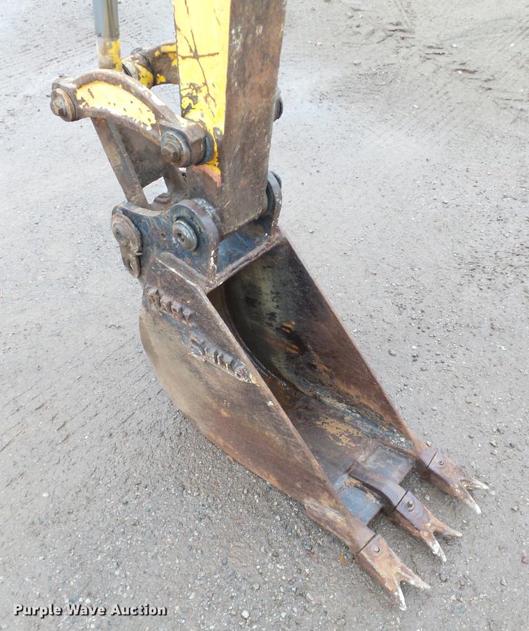 image for item DB4225 2004 Komatsu PC35MR-2 compact excavator