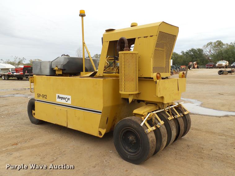 image for item DB4226 Ferguson SP-912 pneumatic roller