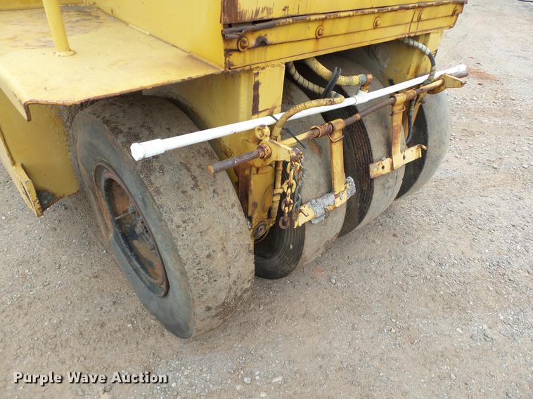 image for item DB4226 Ferguson SP-912 pneumatic roller