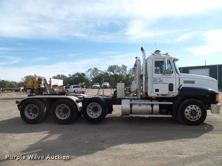 image for item DB4231 1997 Mack CH613 semi truck