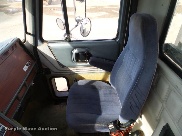 image for item DB4231 1997 Mack CH613 semi truck