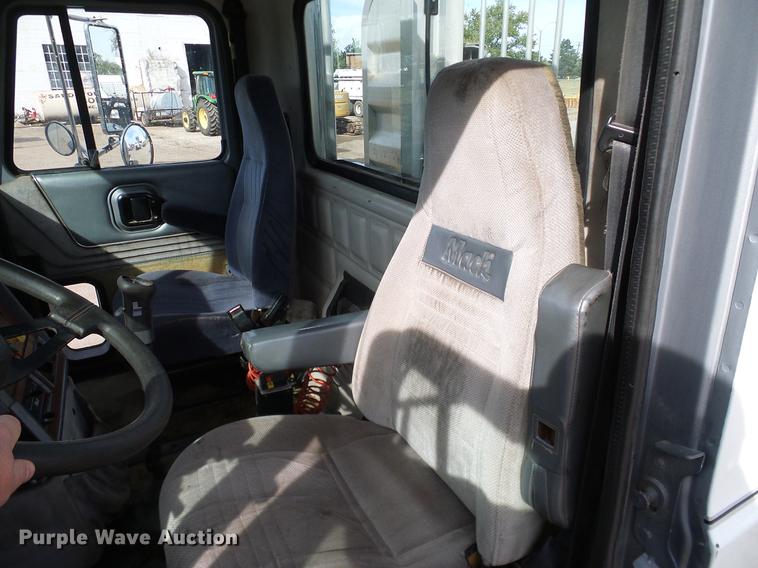 image for item DB4231 1997 Mack CH613 semi truck