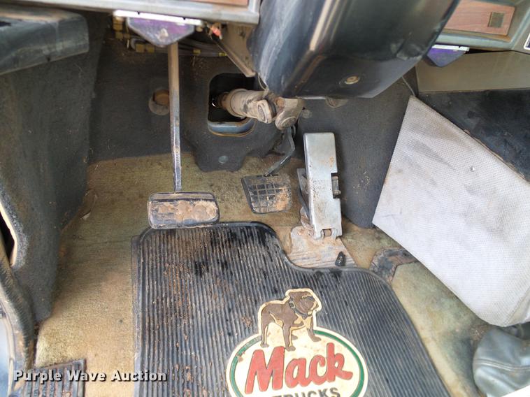 image for item DB4231 1997 Mack CH613 semi truck