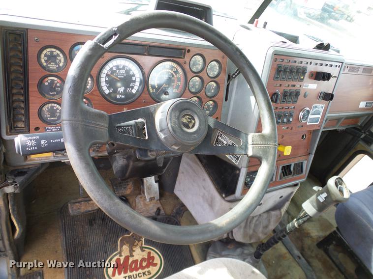 image for item DB4231 1997 Mack CH613 semi truck