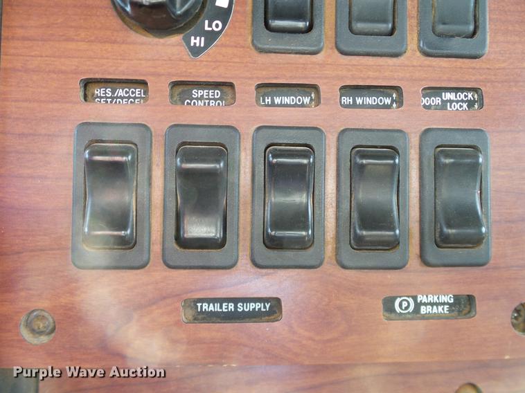 image for item DB4231 1997 Mack CH613 semi truck