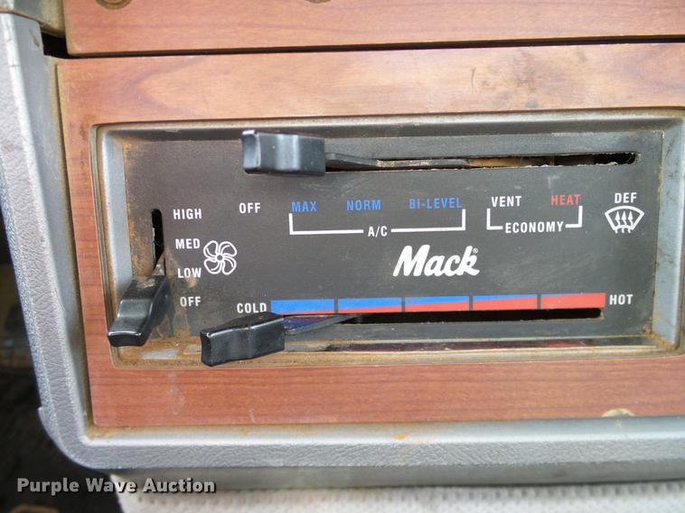 image for item DB4231 1997 Mack CH613 semi truck