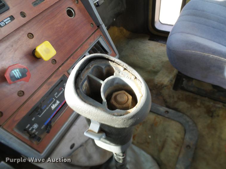 image for item DB4231 1997 Mack CH613 semi truck