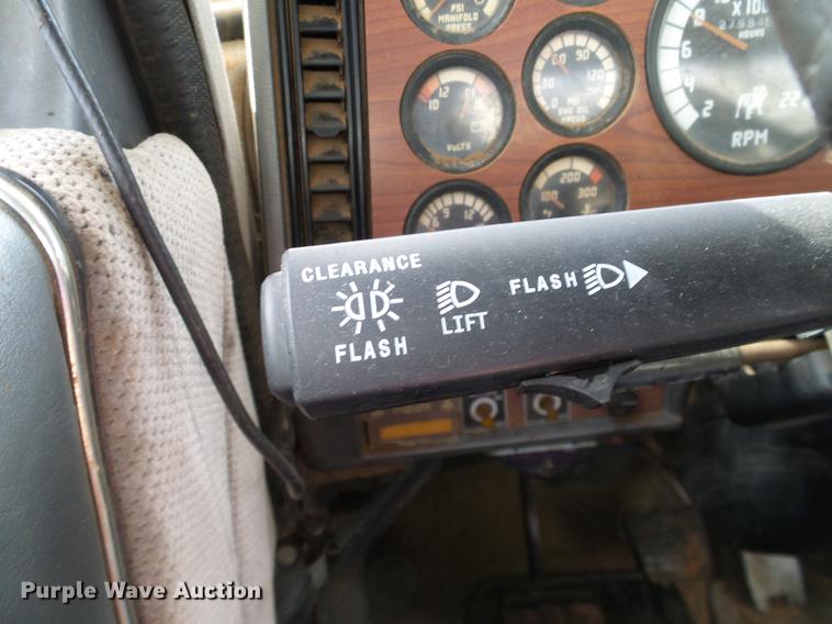 image for item DB4231 1997 Mack CH613 semi truck