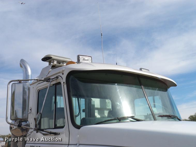 image for item DB4231 1997 Mack CH613 semi truck