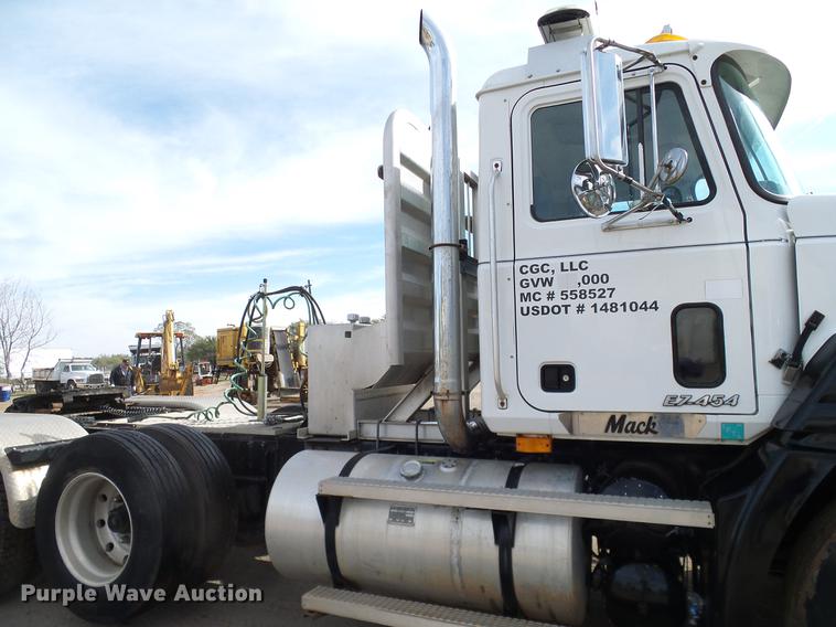 image for item DB4231 1997 Mack CH613 semi truck