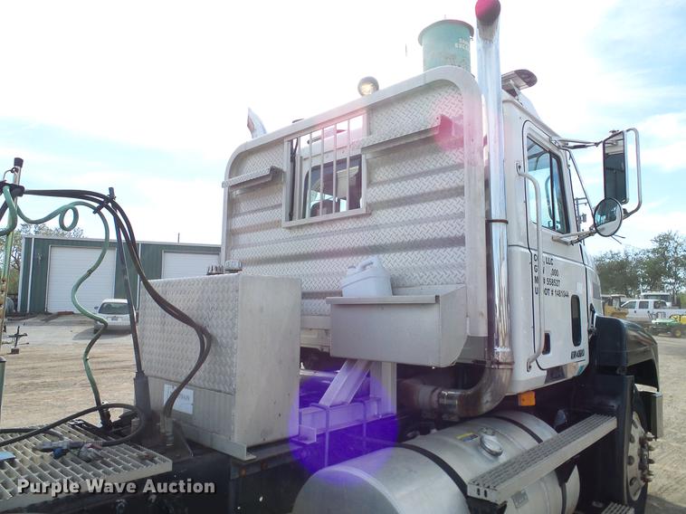 image for item DB4231 1997 Mack CH613 semi truck