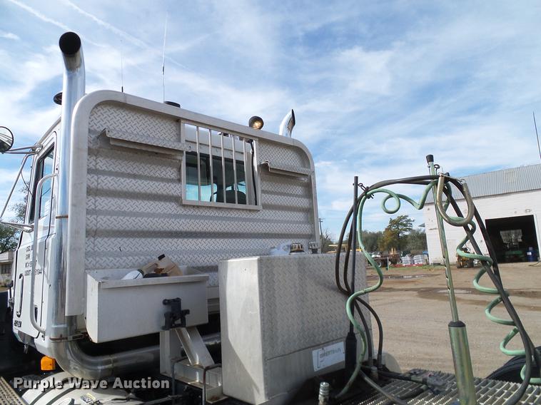 image for item DB4231 1997 Mack CH613 semi truck