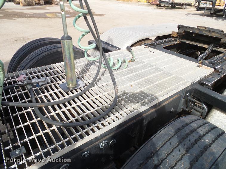 image for item DB4231 1997 Mack CH613 semi truck