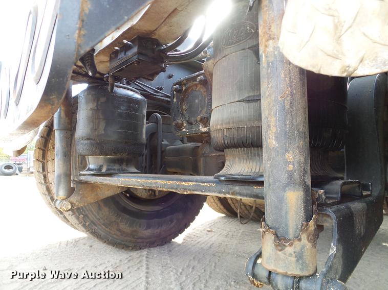 image for item DB4231 1997 Mack CH613 semi truck