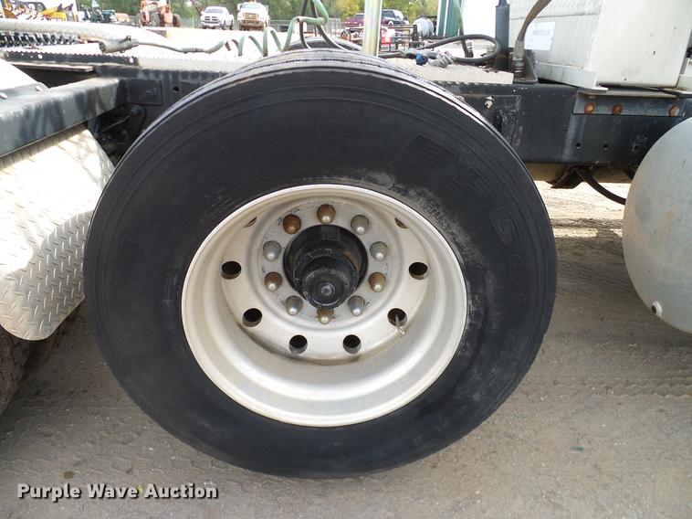 image for item DB4231 1997 Mack CH613 semi truck