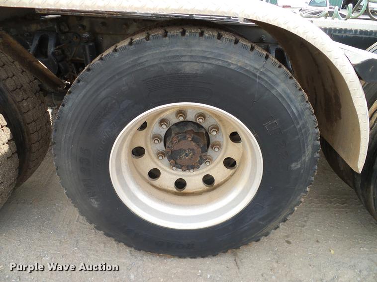 image for item DB4231 1997 Mack CH613 semi truck