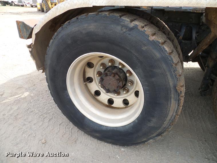 image for item DB4231 1997 Mack CH613 semi truck