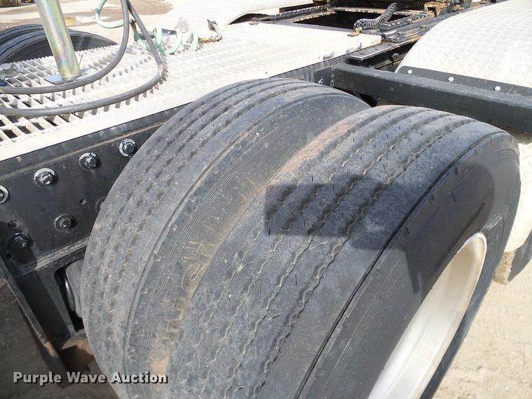 image for item DB4231 1997 Mack CH613 semi truck