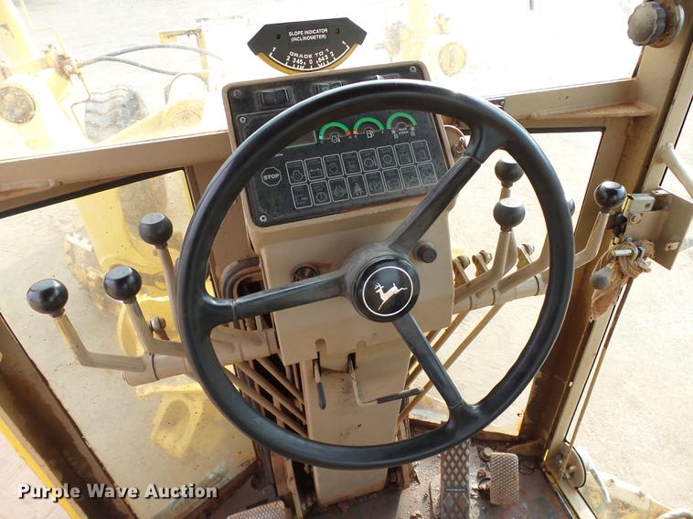 image for item DB4232 1997 John Deere 670CH motor grader