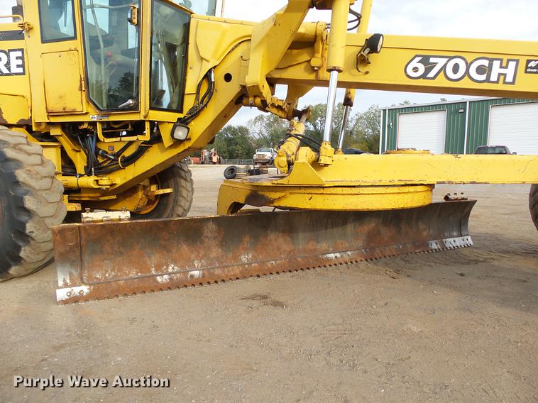 image for item DB4232 1997 John Deere 670CH motor grader